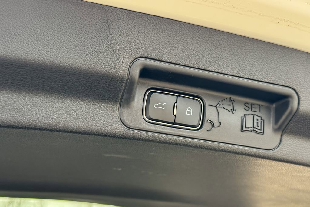 Certified 2025 Ford Explorer Platinum w/ Ultimate Package image 23