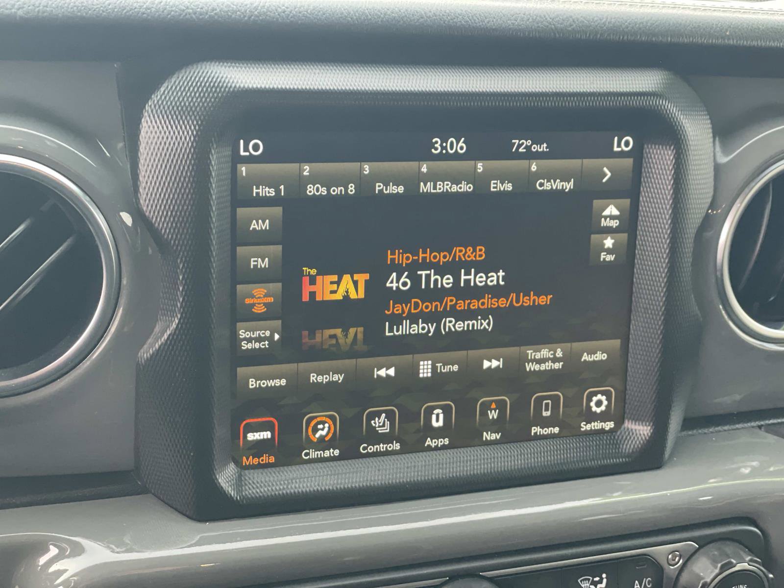 Used 2022 Jeep Wrangler Unlimited Sahara w/ Cold Weather Group image 11