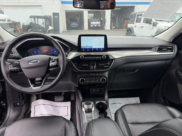 Used 2022 Ford Escape Titanium AWD/4WD image 16