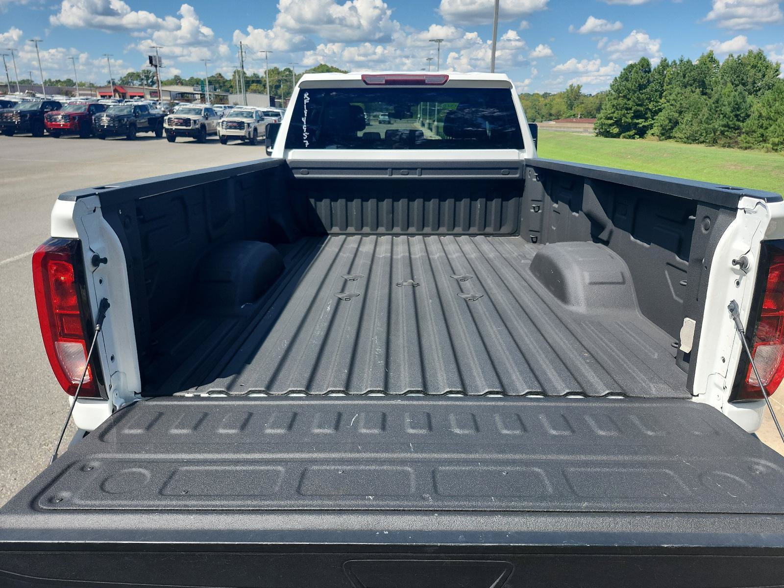 Used 2024 GMC Sierra 2500 Pro AWD/4WD image 6