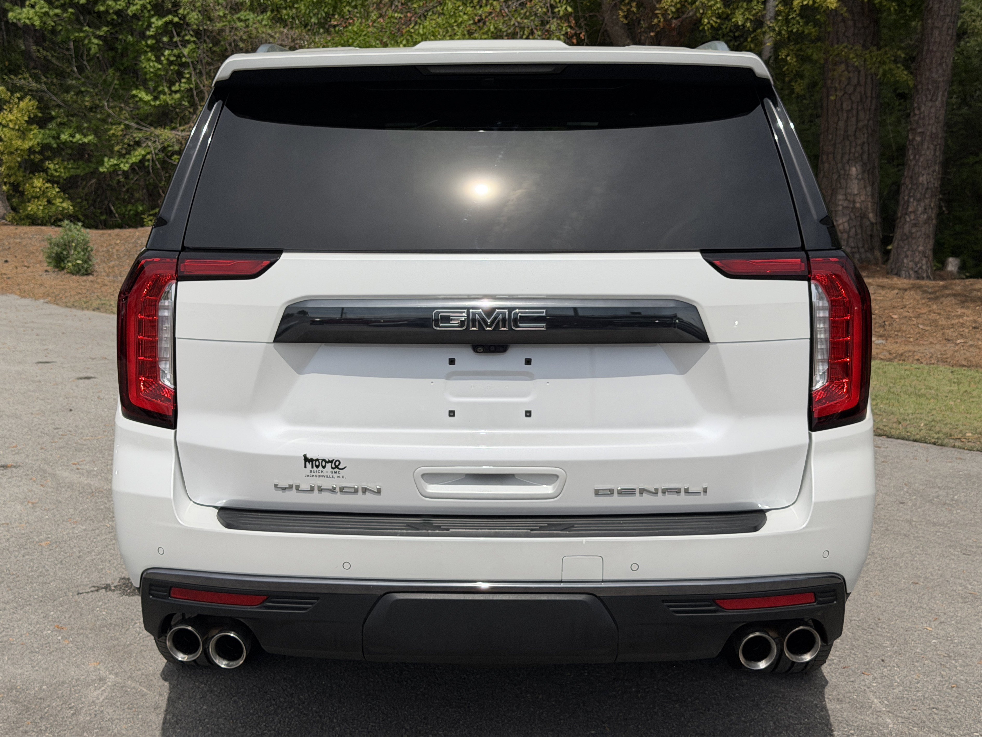 Used 2023 GMC Yukon Denali Ultimate AWD/4WD image 9