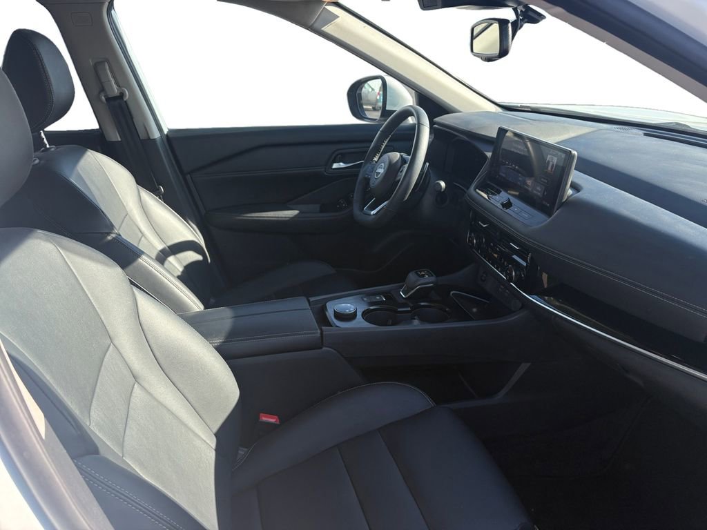 Used 2024 Nissan Rogue SL w/ SL Premium Package image 14