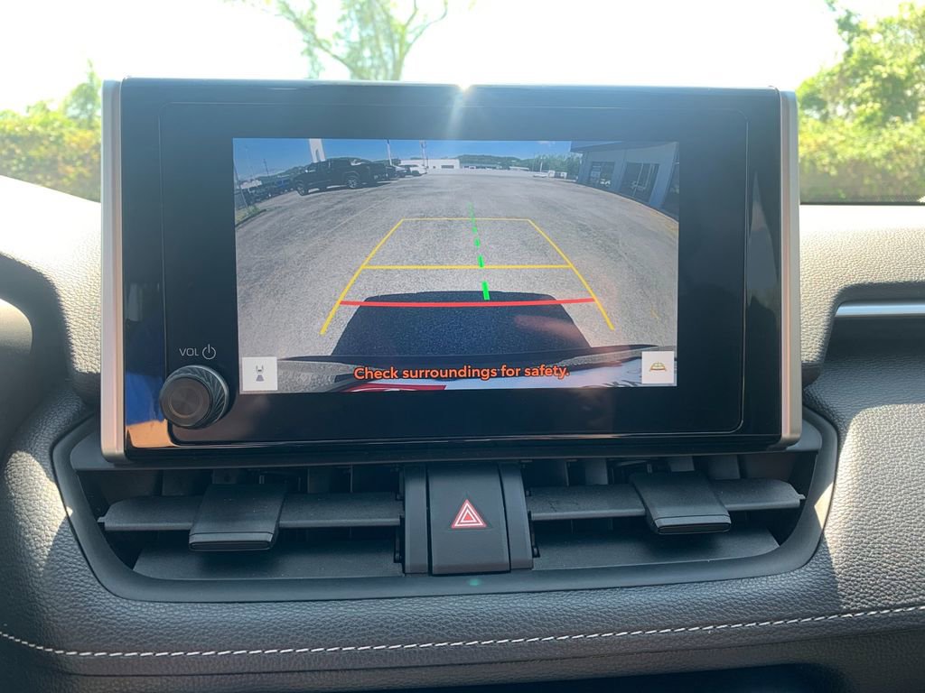 Used 2025 Toyota RAV4 XLE AWD/4WD image 23