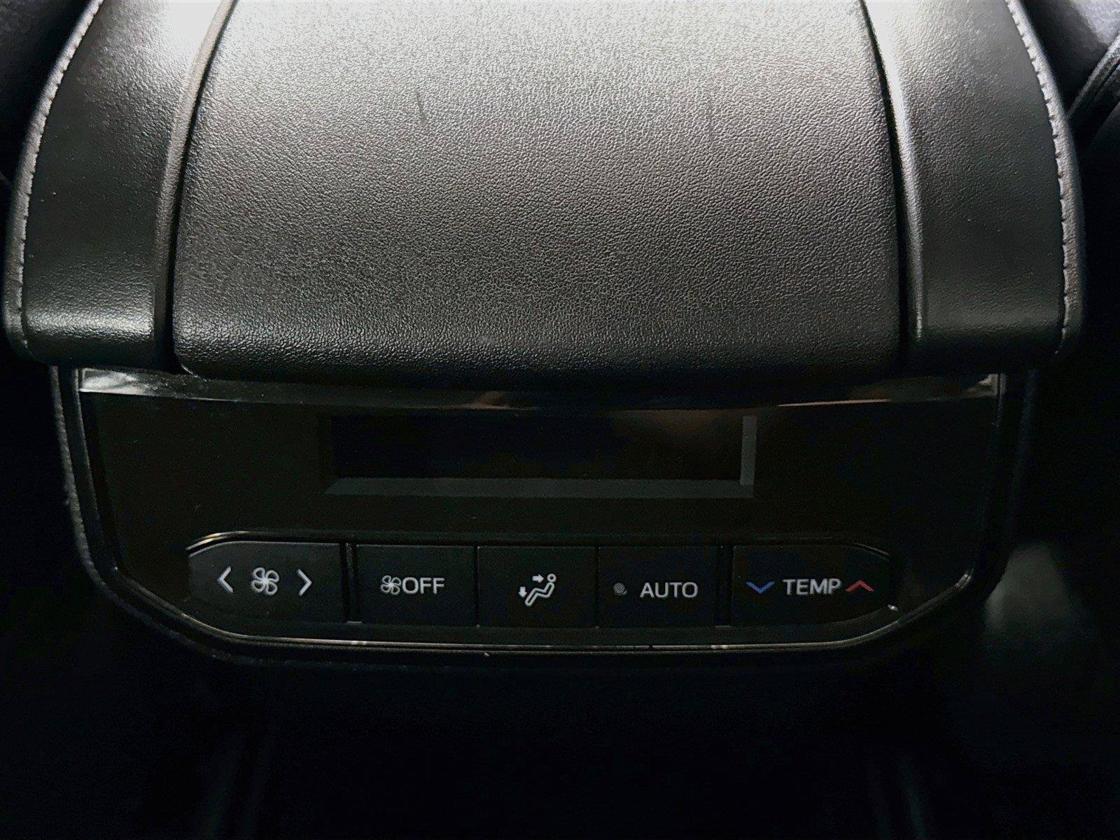 Used 2024 Toyota Highlander XLE AWD/4WD image 35