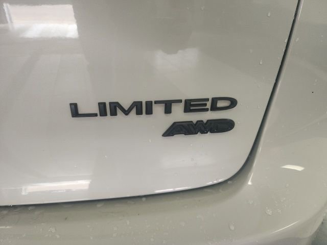 Used 2021 Chrysler Pacifica Limited w/ S Appearance Package image 4