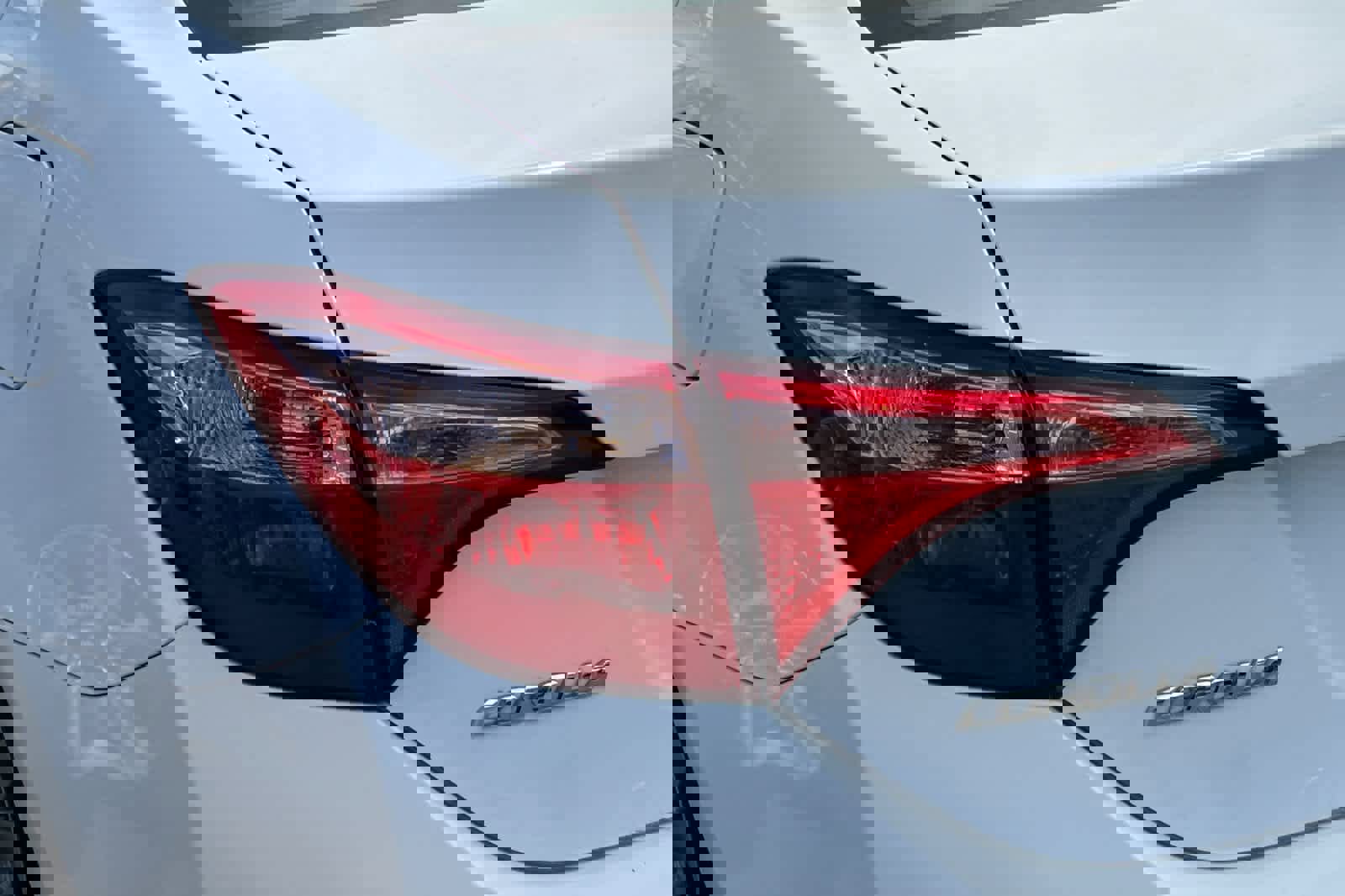 Used 2018 Toyota Corolla LE w/ Carpet Mat Package (TMS) FWD image 20