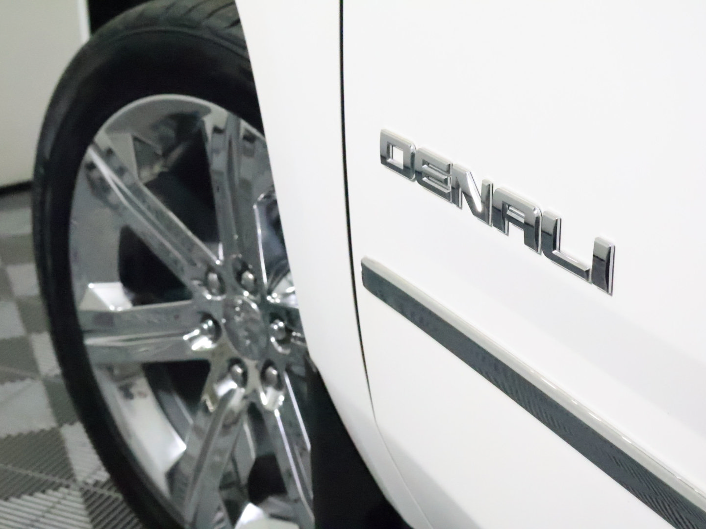 Used 2019 GMC Yukon Denali AWD/4WD image 16