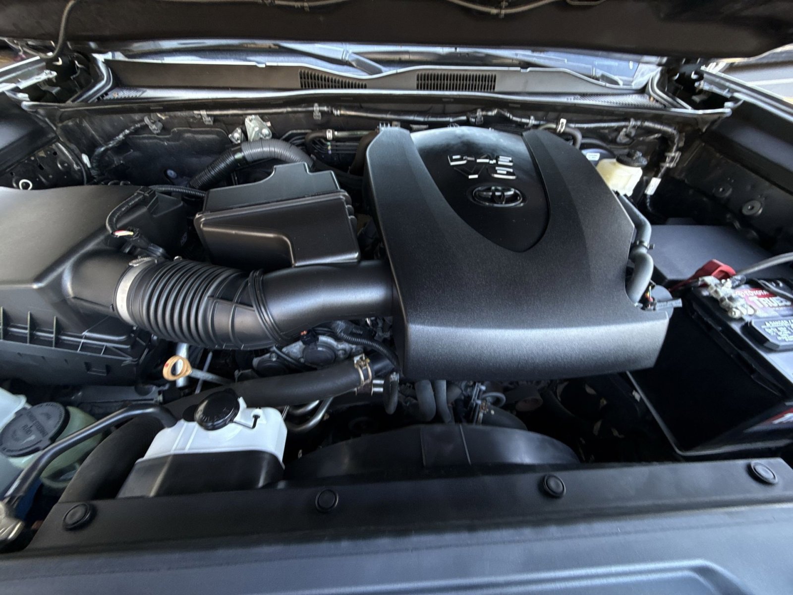 Used 2017 Toyota Tacoma SR5 AWD/4WD image 25