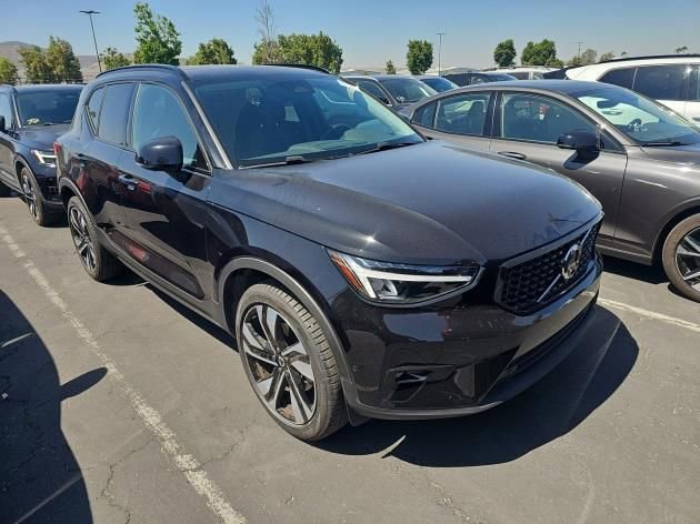 Used 2025 Volvo XC40 B5 Plus