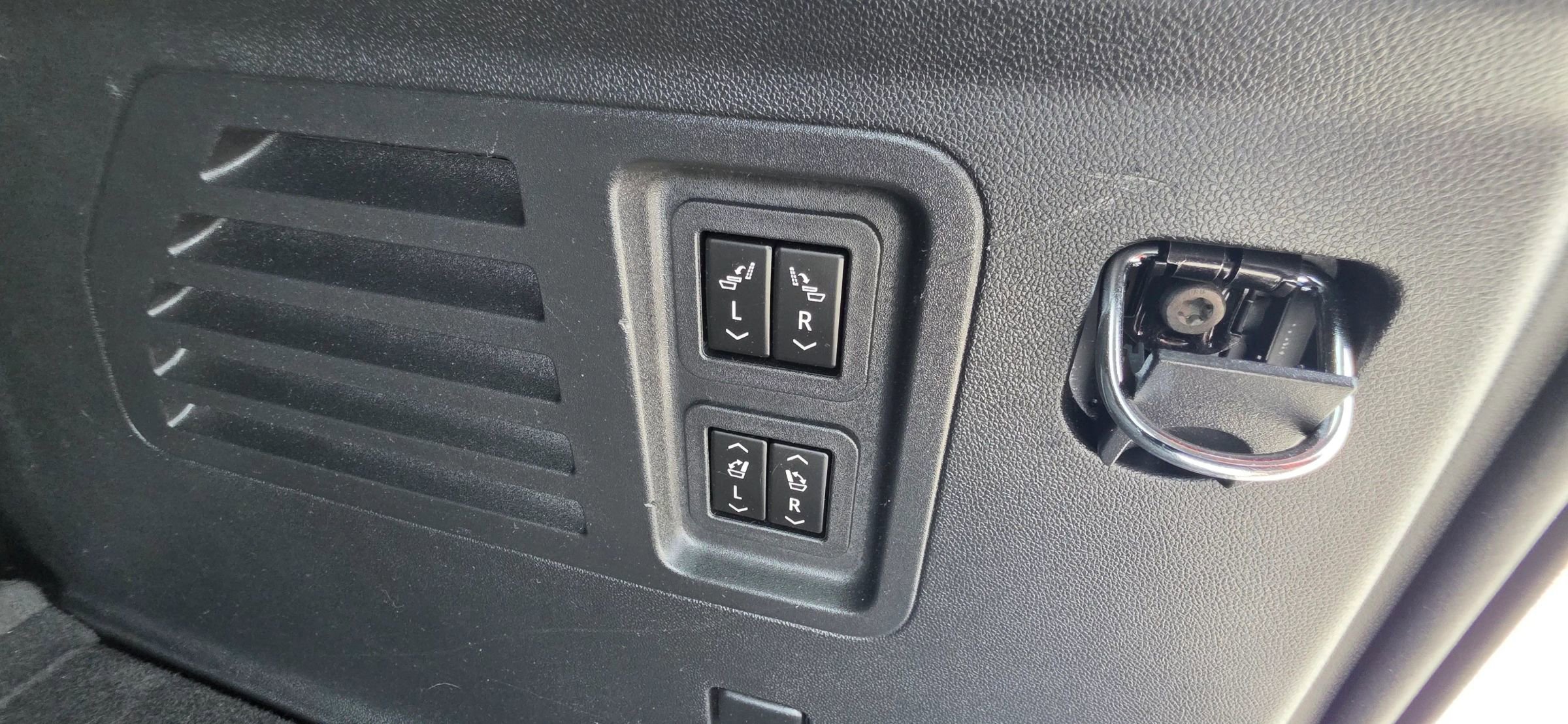 Used 2024 Chevrolet Traverse RS FWD image 27