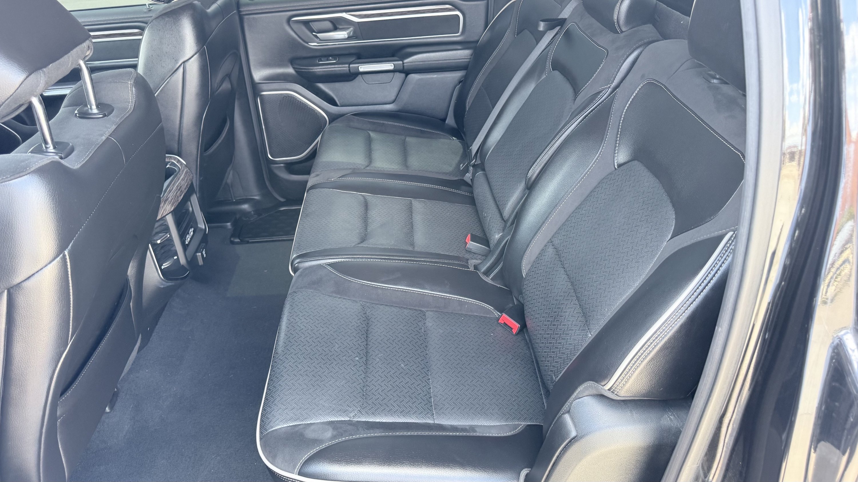 Used 2019 RAM 1500 Laramie RWD image 4