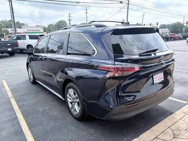 Used 2022 Toyota Sienna XLE w/ XLE Plus Package AWD/4WD image 4