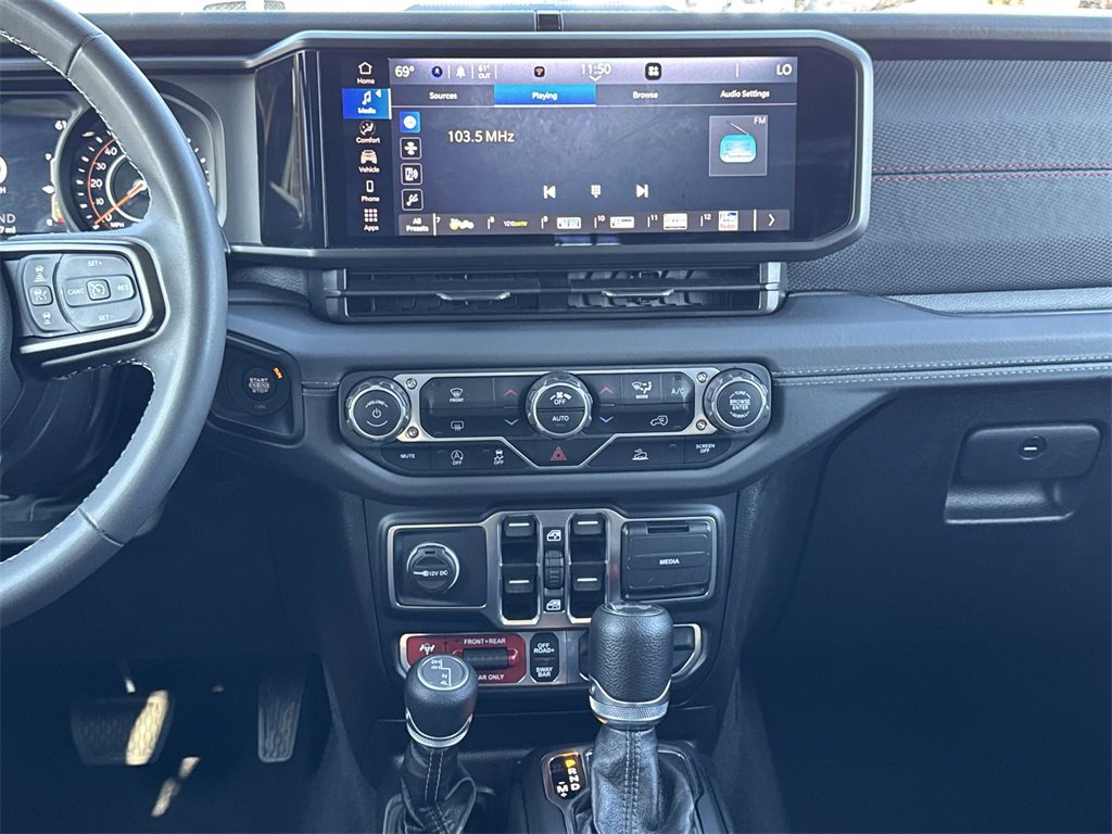 Used 2025 Jeep Wrangler Unlimited Rubicon image 10