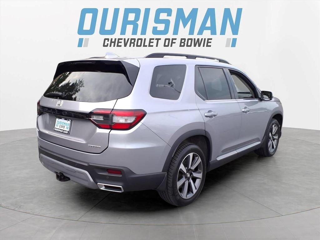Used 2024 Honda Pilot Touring image 3