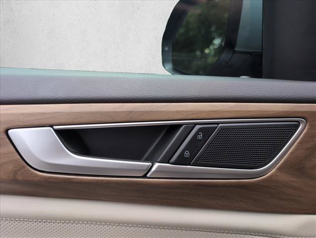 Used 2024 Volkswagen Atlas SE w/ Panoramic Sunroof Package FWD image 20