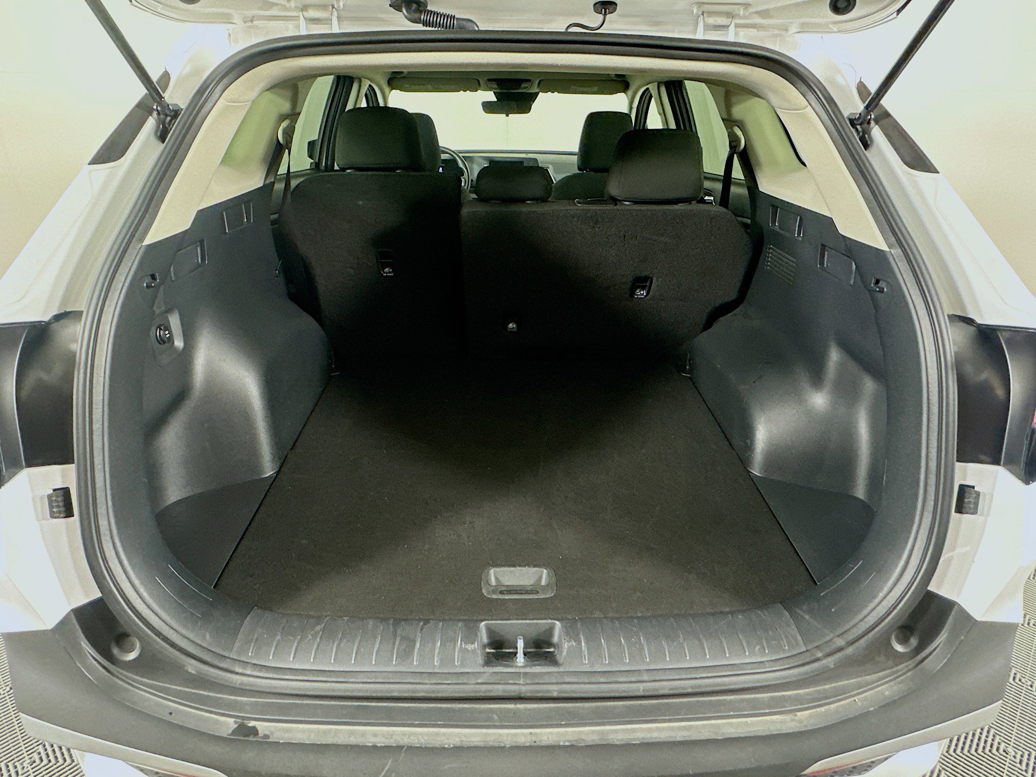 Used 2025 Kia Sportage LX image 28