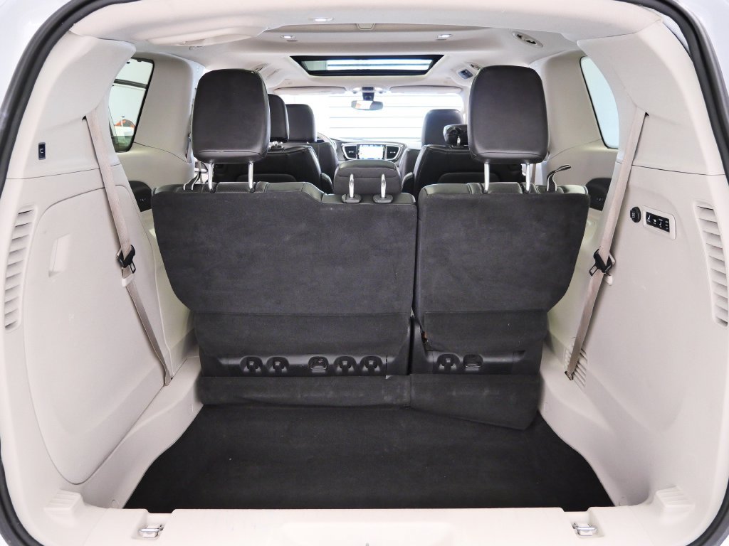 Used 2020 Chrysler Pacifica Limited FWD image 16