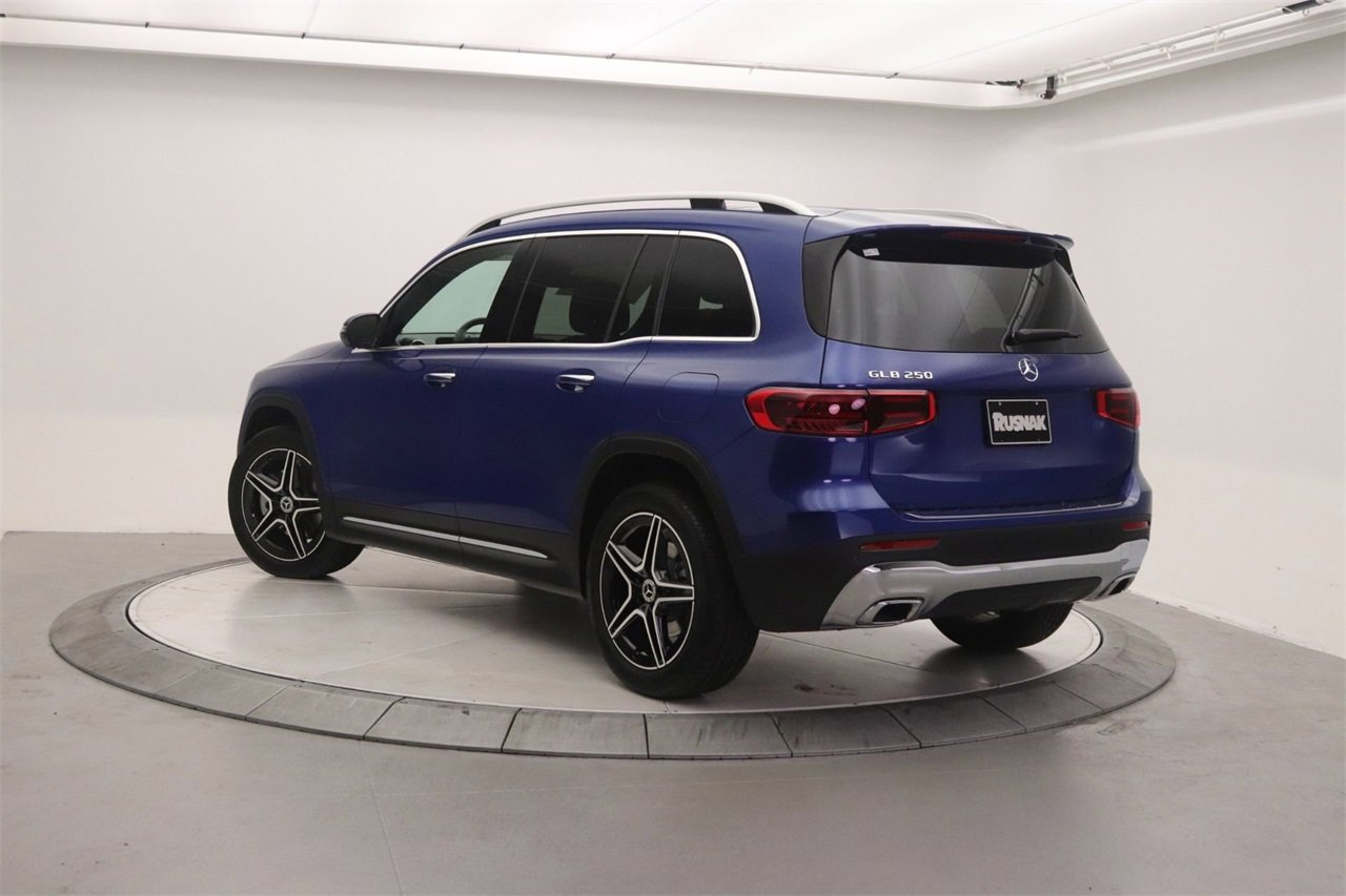 New 2026 Mercedes-Benz GLB 250 image 2