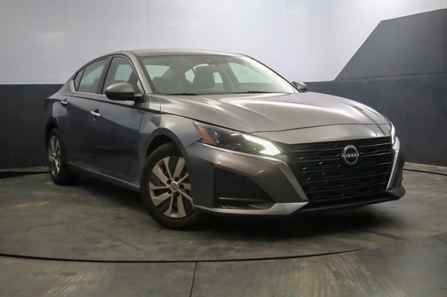 Used 2023 Nissan Altima 2.5 S FWD image 2
