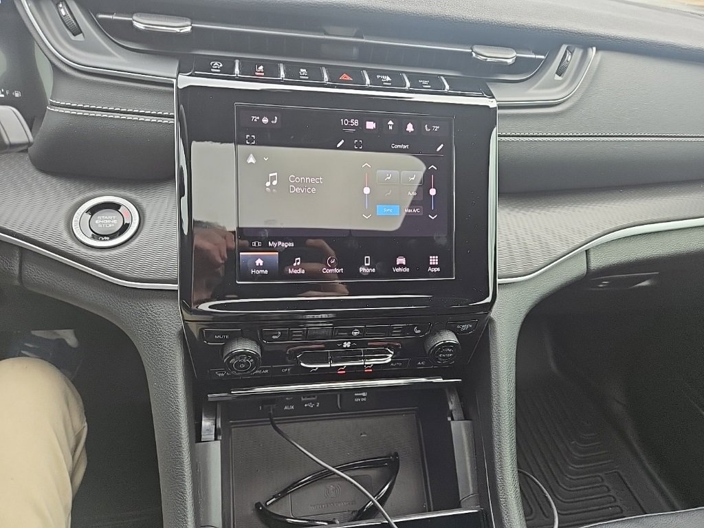 Used 2025 Jeep Grand Cherokee Laredo X w/ Luxury Tech Group I image 28