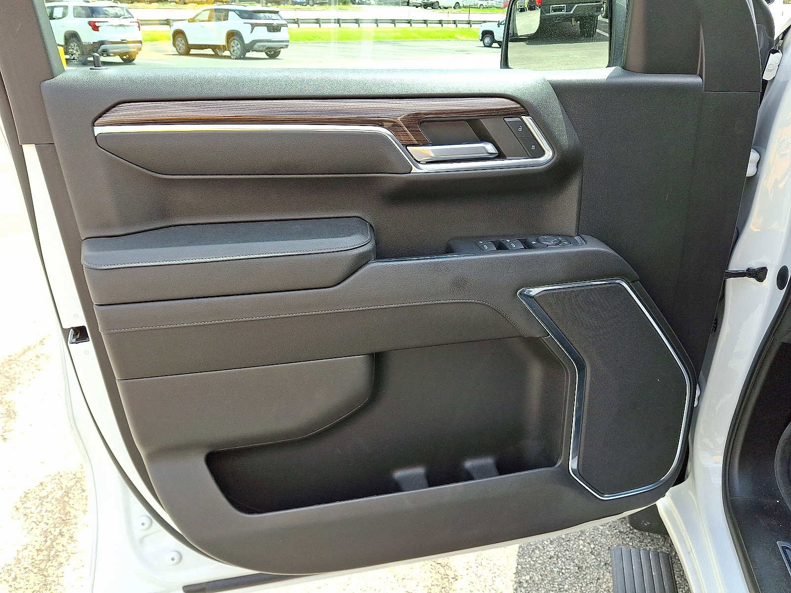 Used 2023 Chevrolet Silverado 1500 LT AWD/4WD image 12