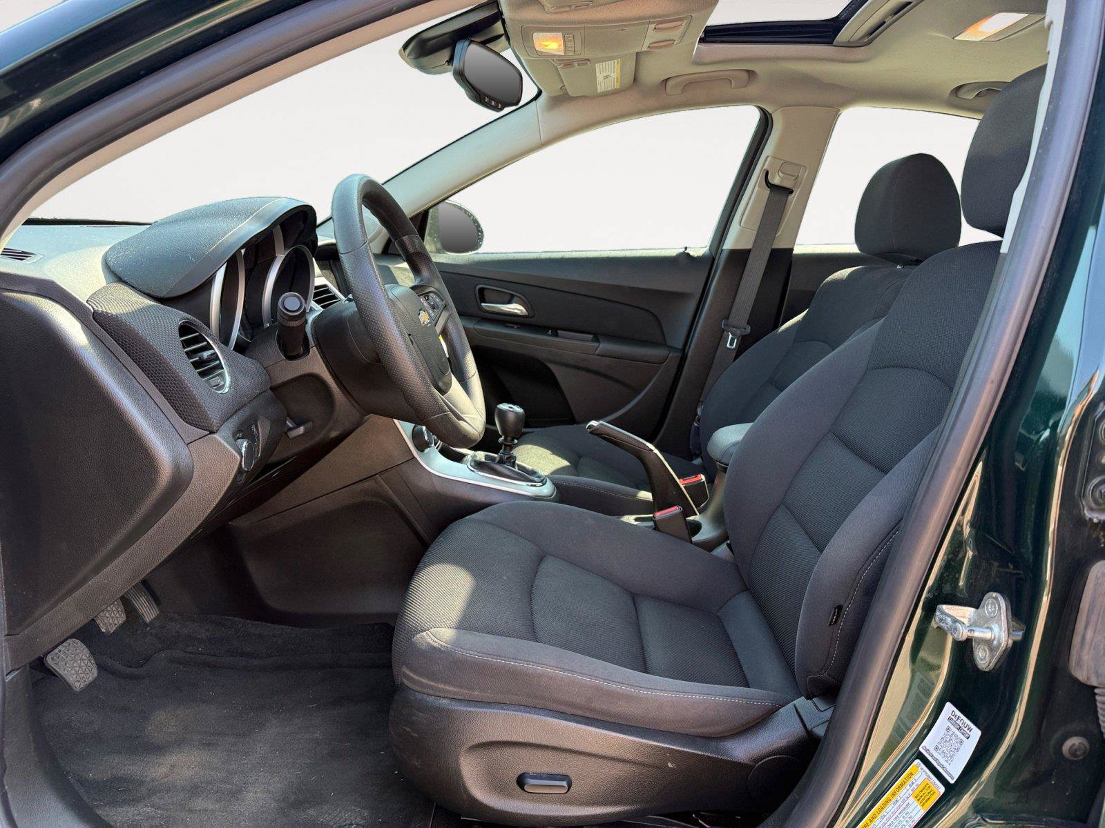Used 2015 Chevrolet Cruze LT w/ Sun And Sound Package FWD image 10