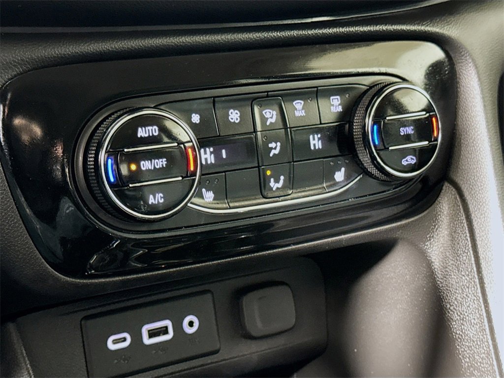 Used 2023 Buick Encore GX Select w/ Sport Touring Package image 13