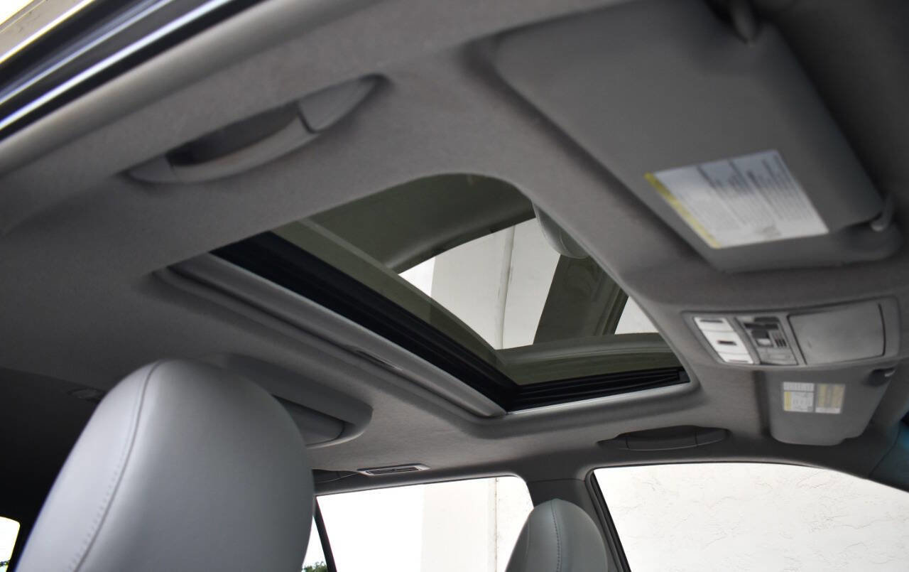 Used 2012 Toyota Highlander Limited image 24