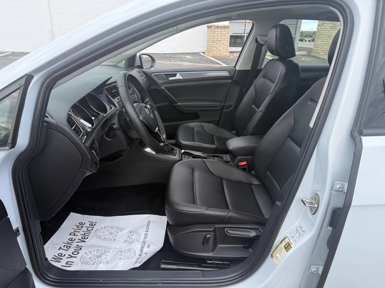 Used 2020 Volkswagen Golf 4-Door image 10