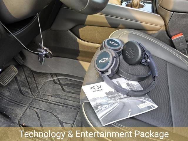 Used 2026 Chevrolet Suburban Premier AWD/4WD image 6