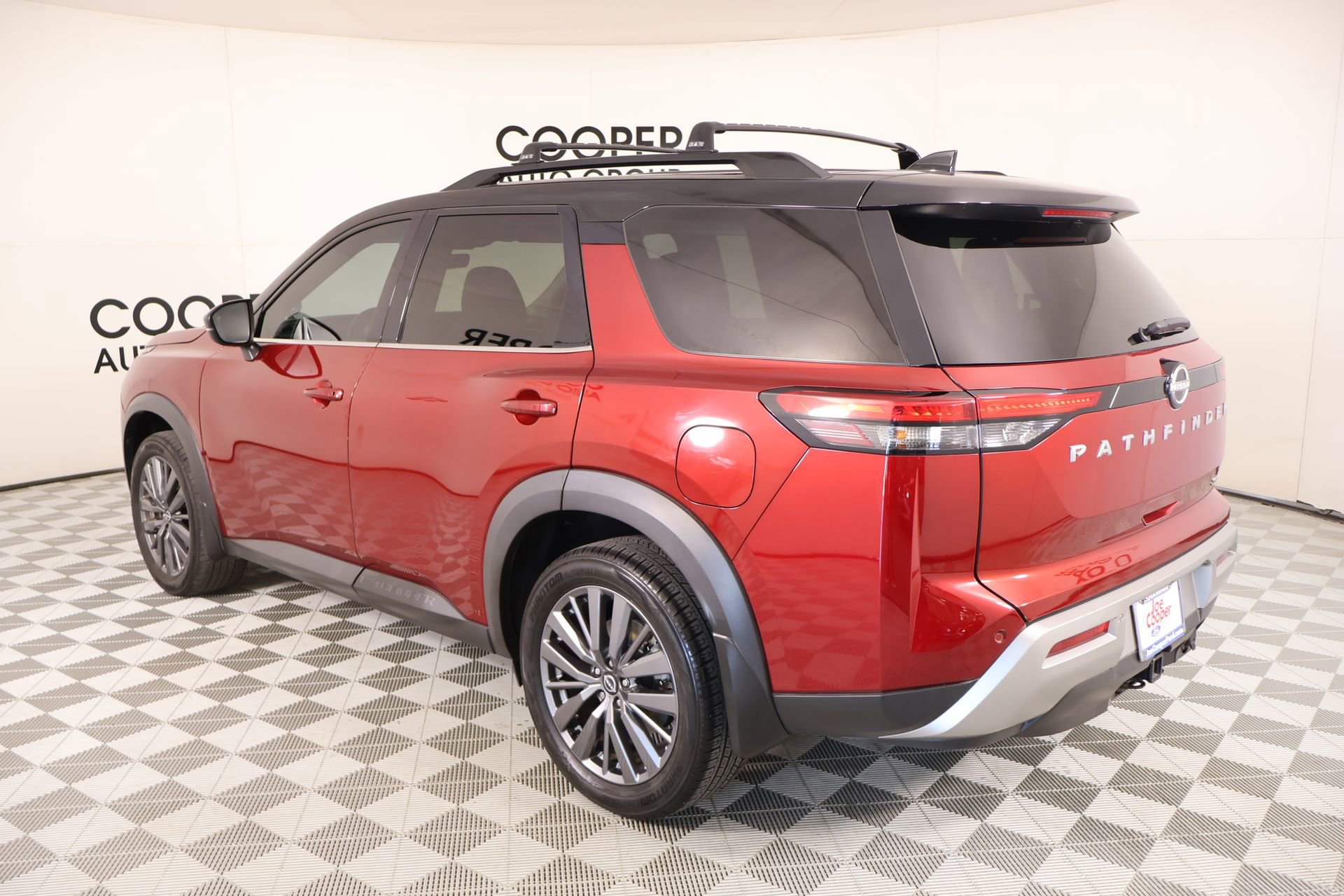 Used 2023 Nissan Pathfinder SL w/ SL Premium Package FWD image 25