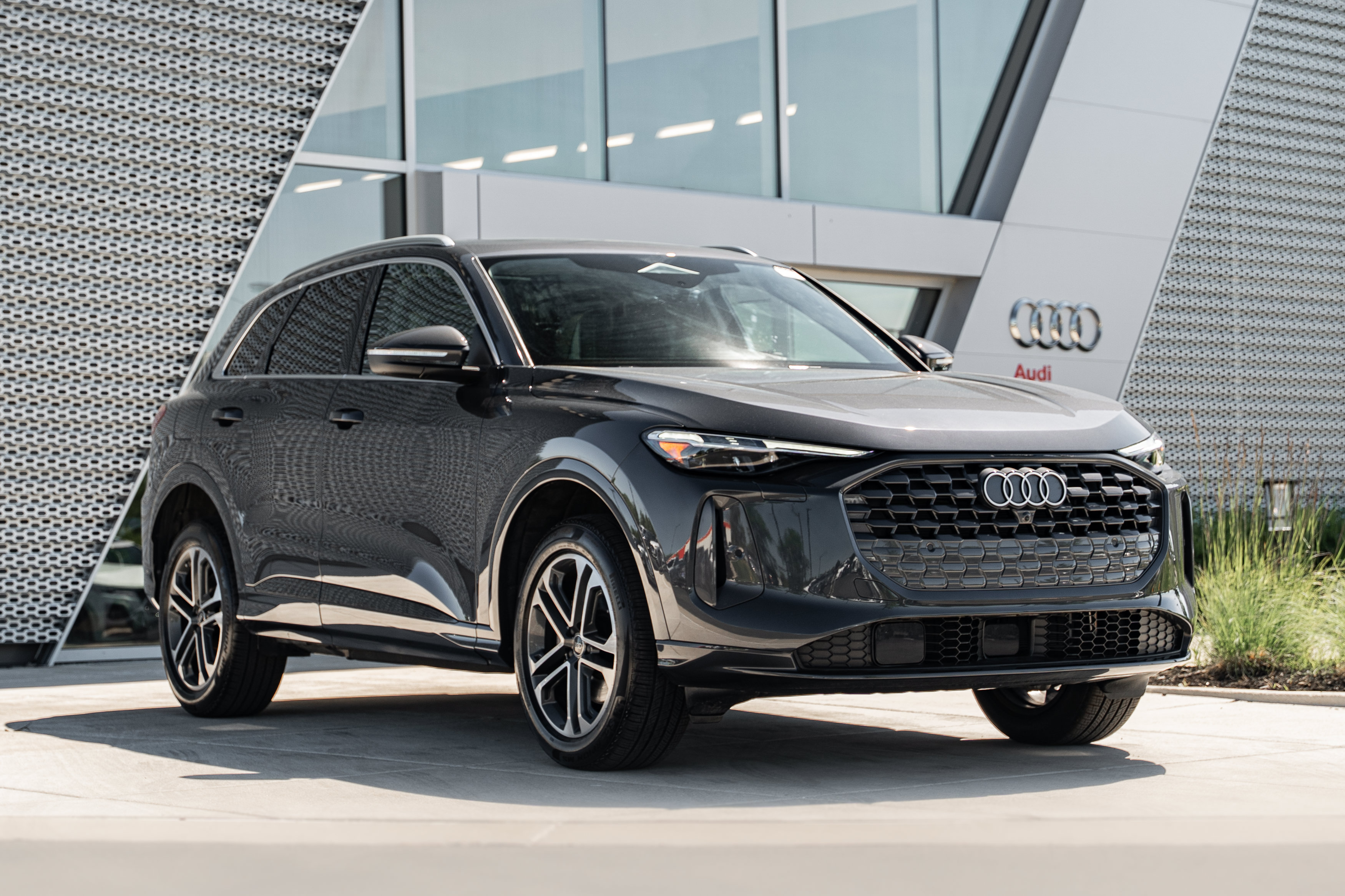 Certified 2025 Audi Q5 Premium w/ Premium Plus