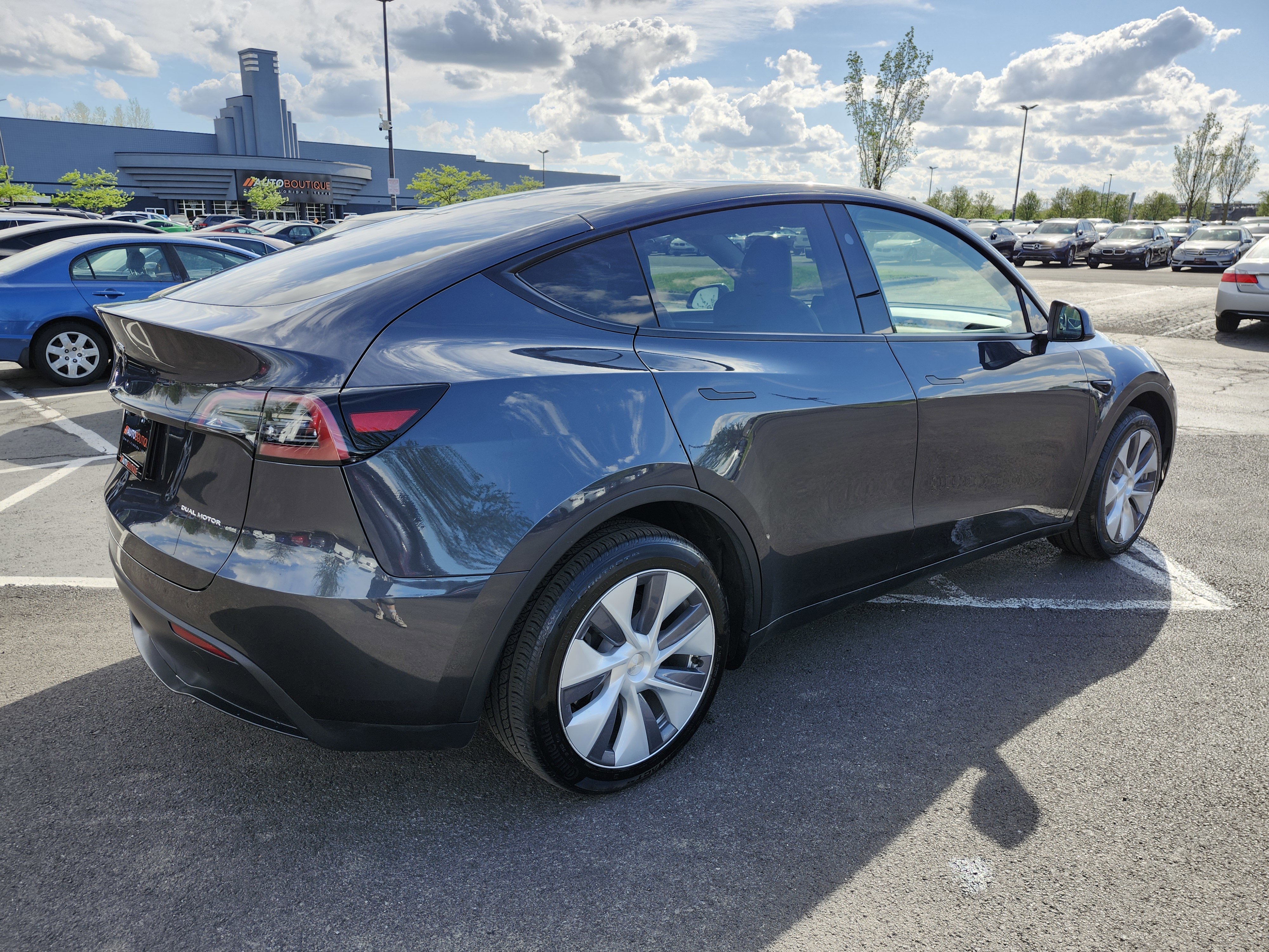 Used 2024 Tesla Model Y Long Range AWD/4WD image 16