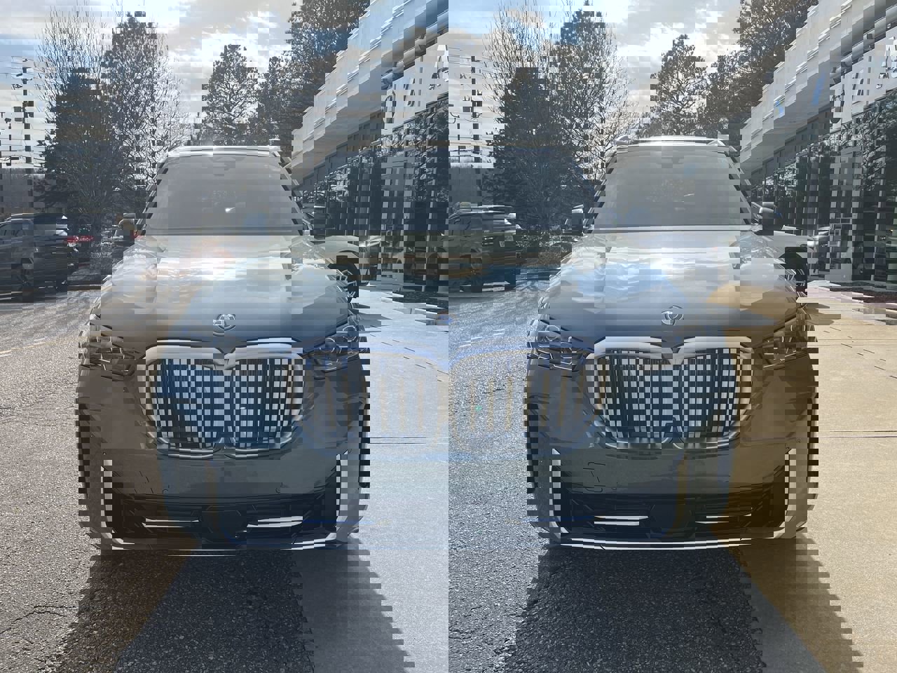 Used 2026 BMW X5 xDrive50e w/ Executive Package image 3