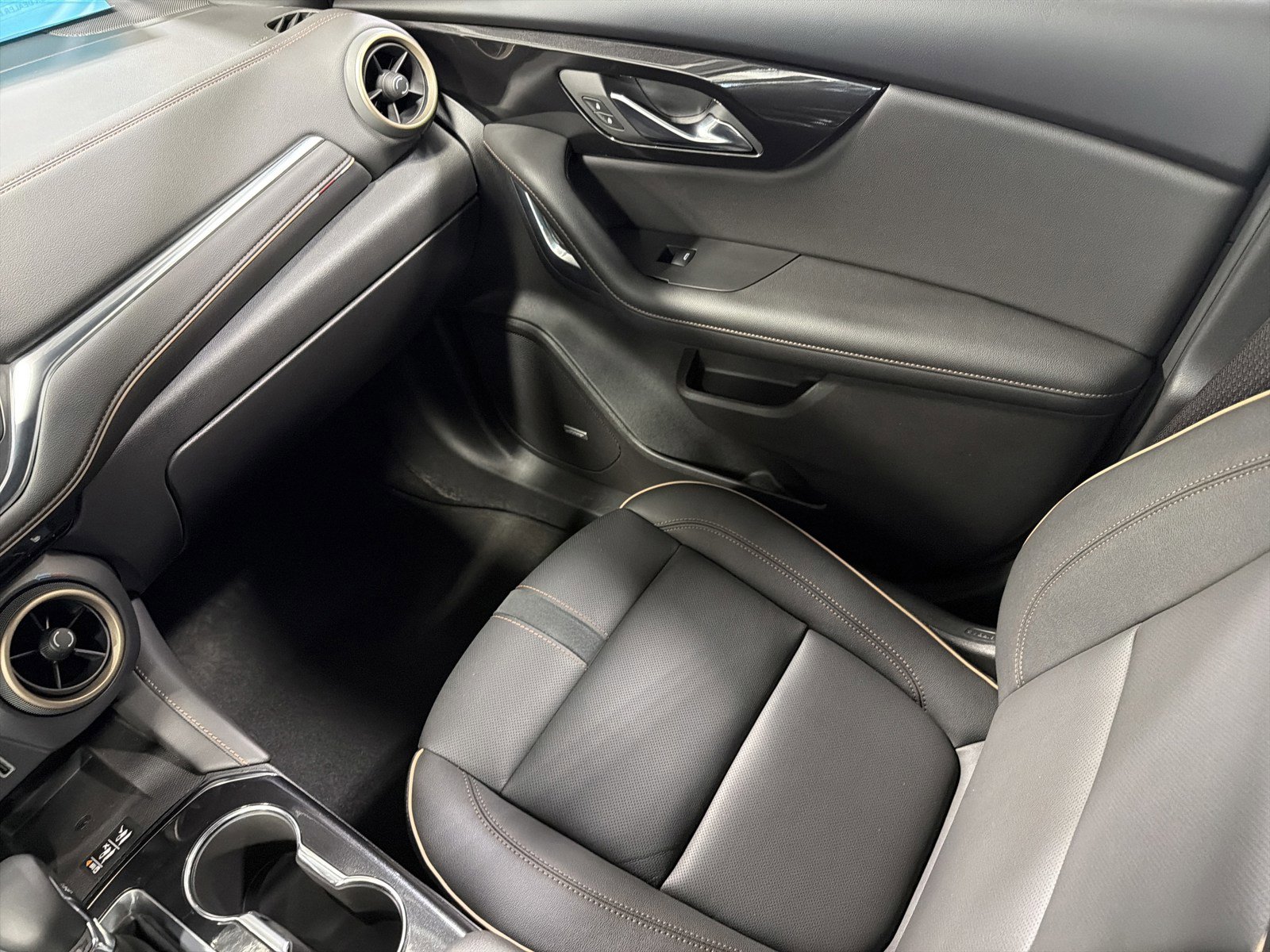 Used 2024 Chevrolet Blazer Premier image 11
