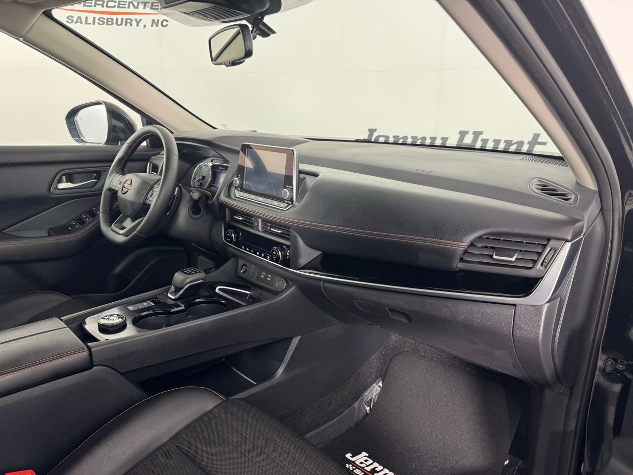 Used 2025 Nissan Rogue SV w/ Rock Creek Premium Package image 33