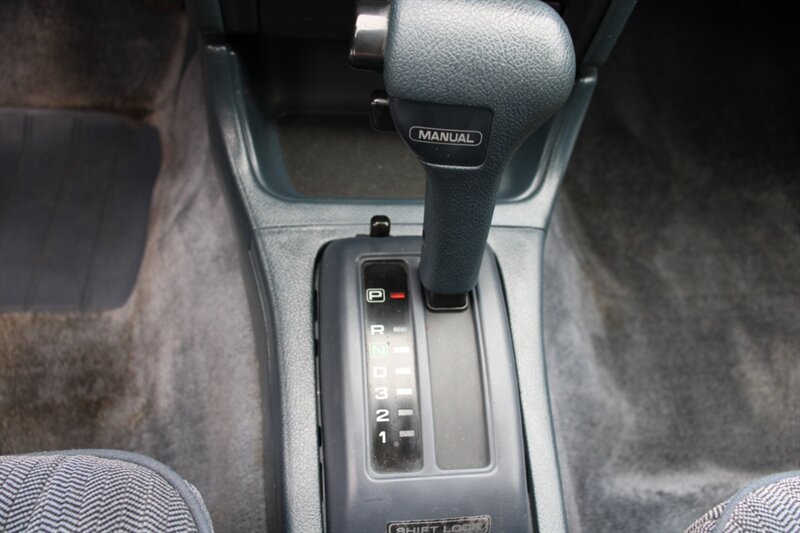 Used 1993 Subaru Legacy L FWD image 8