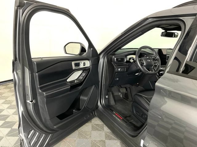 Used 2022 Ford Explorer ST w/ Equipment Group 401A AWD/4WD image 30