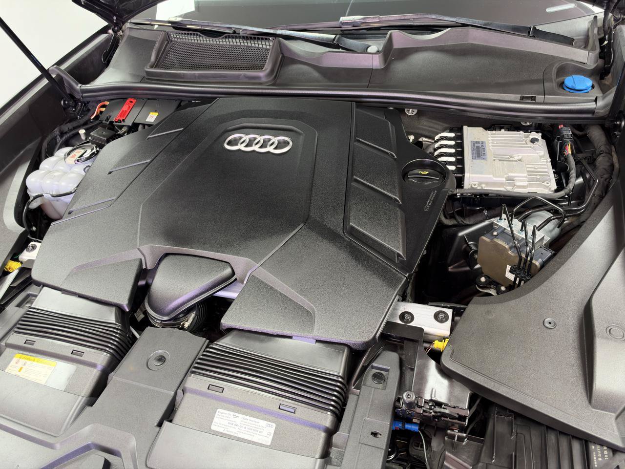 Used 2021 Audi Q8 Prestige AWD/4WD image 35