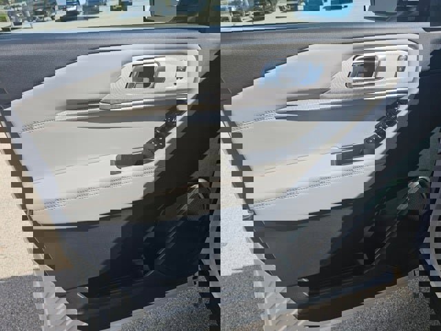 New 2025 Ford Explorer Active w/ Active Comfort Package image 38