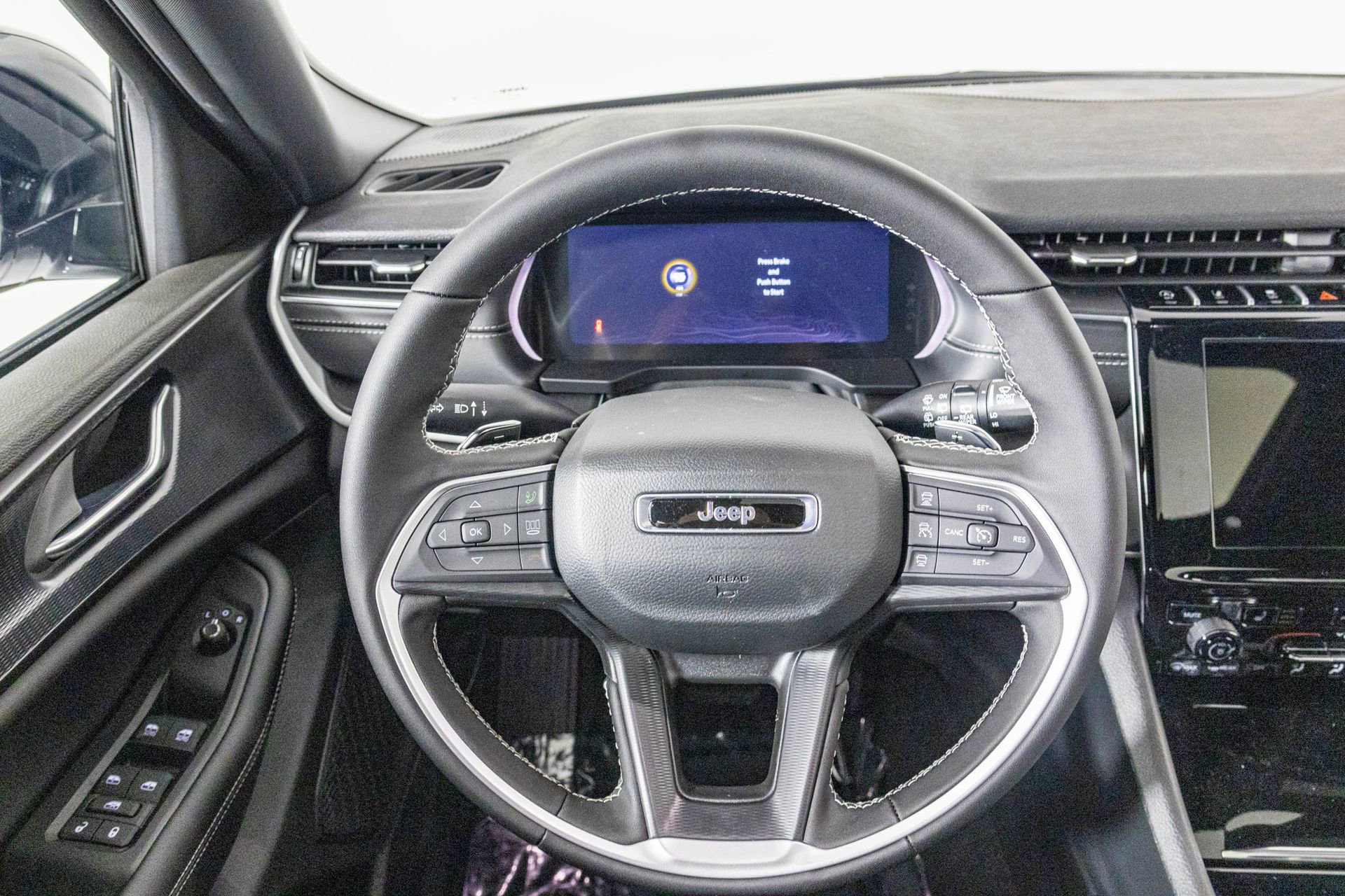 New 2025 Jeep Grand Cherokee Laredo image 28