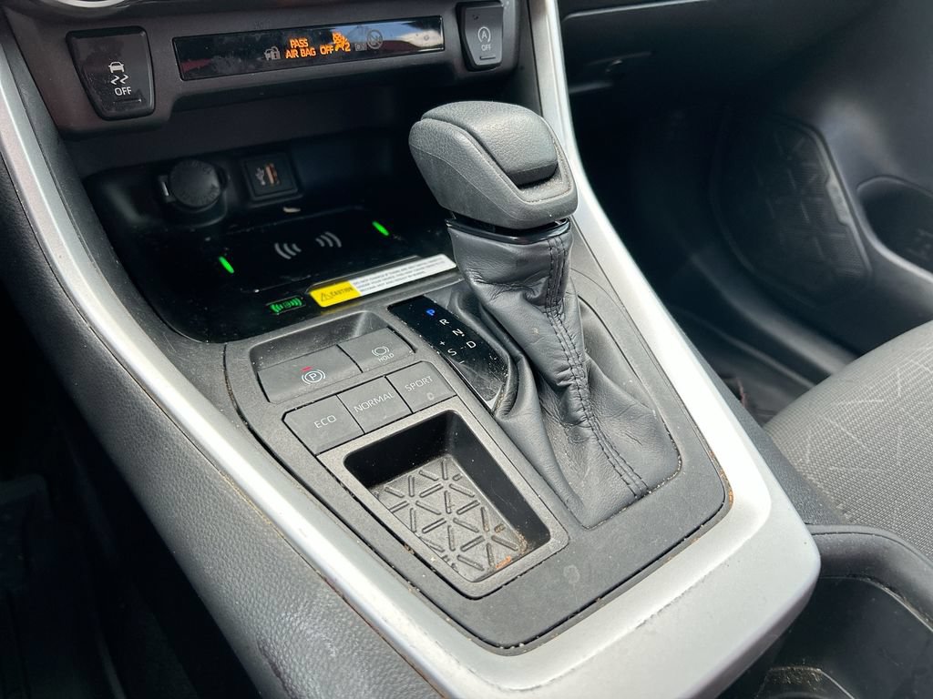 Used 2025 Toyota RAV4 XLE FWD image 27