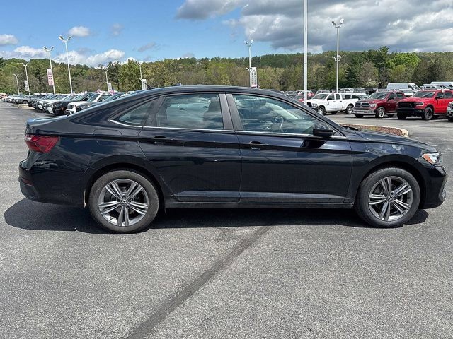 Certified 2023 Volkswagen Jetta SE FWD image 9