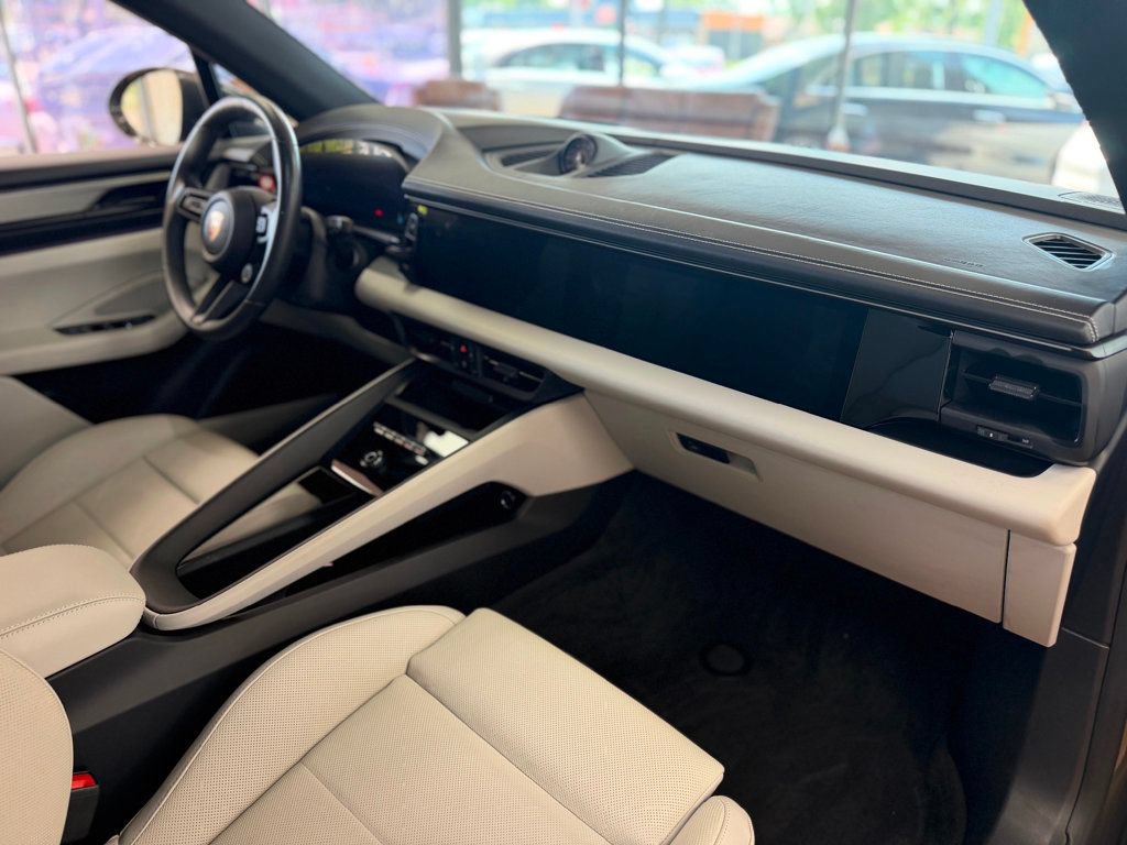 Used 2024 Porsche Macan 4 Electric AWD/4WD image 25