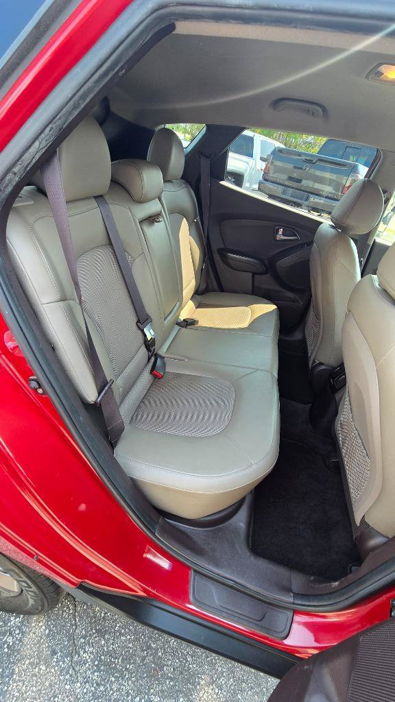 Used 2015 Hyundai Tucson SE AWD/4WD image 18