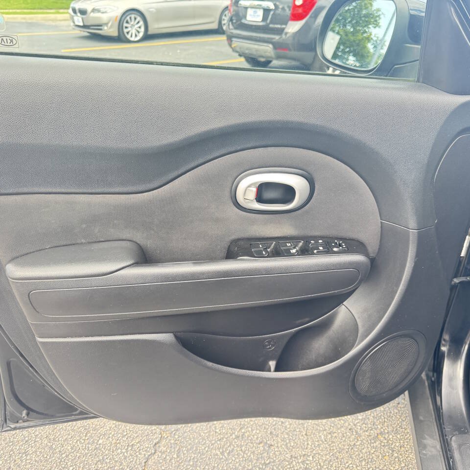 Used 2014 Kia Soul FWD image 19