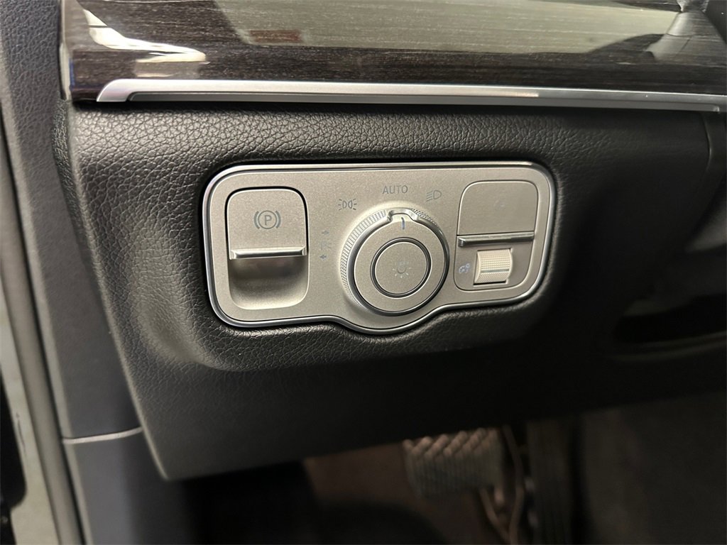 Used 2023 Mercedes-Benz GLS 450 4MATIC image 18