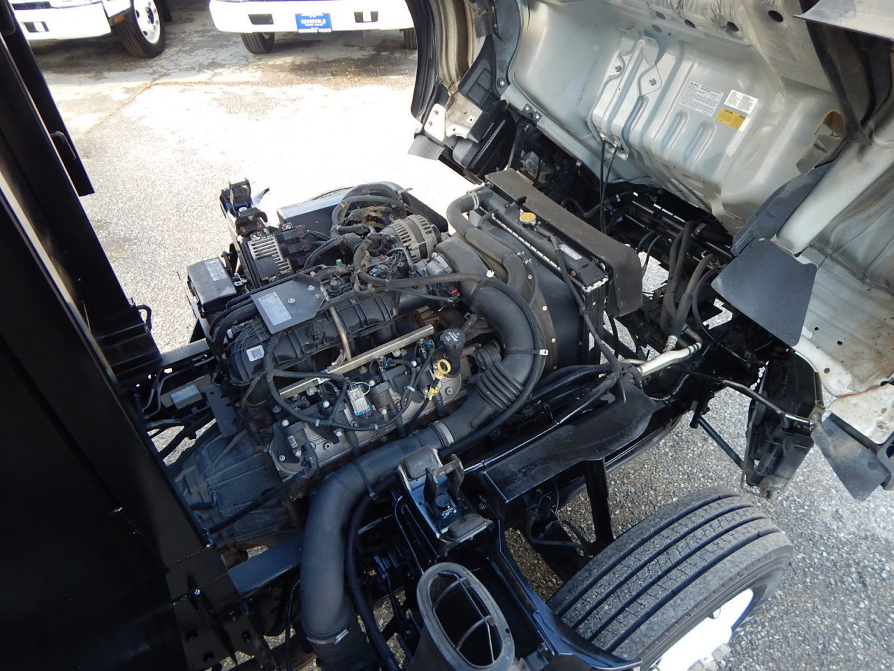 Used 2018 Isuzu NPR image 26