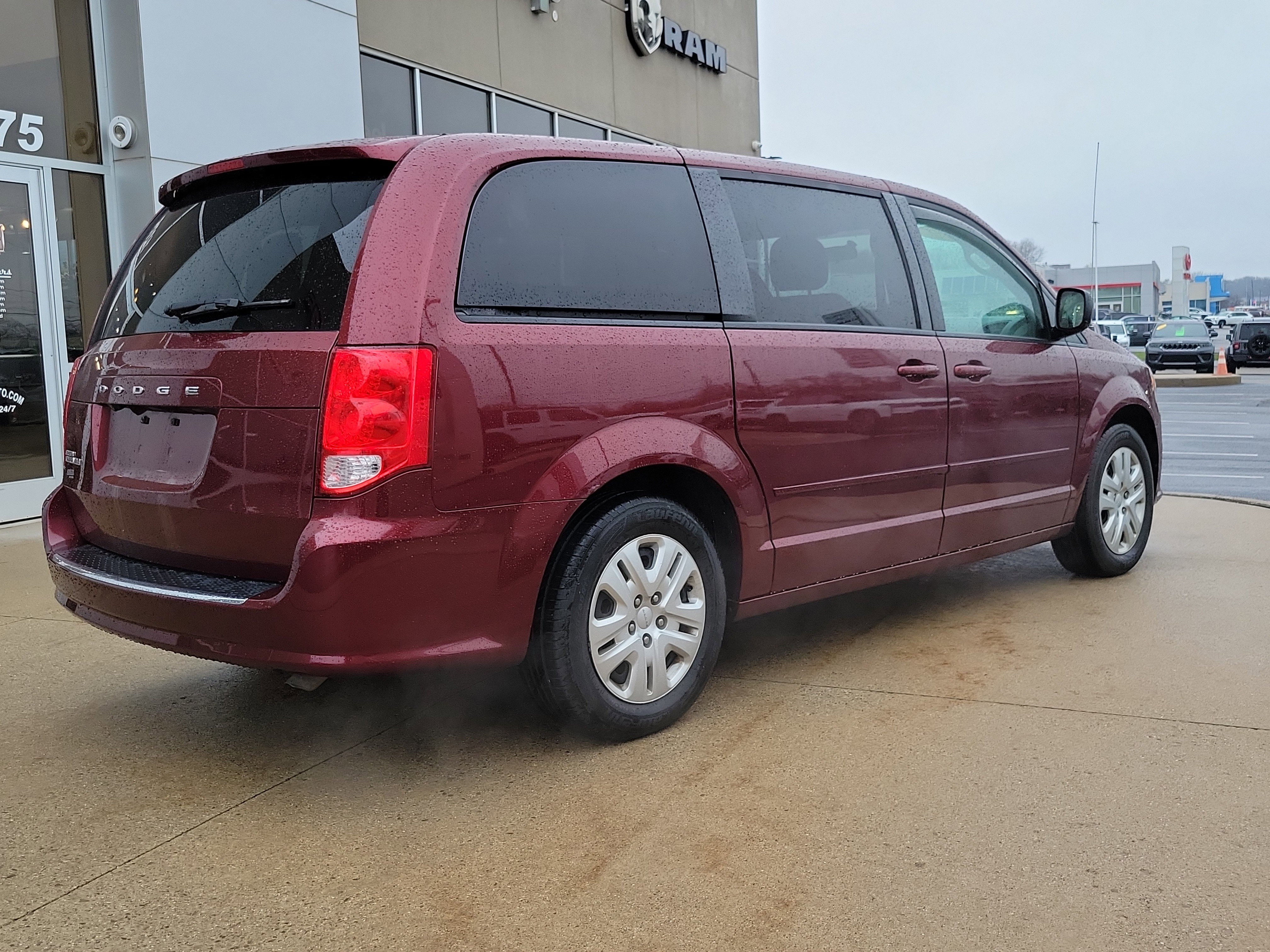 Used 2017 Dodge Grand Caravan SE w/ Power Window Group image 4
