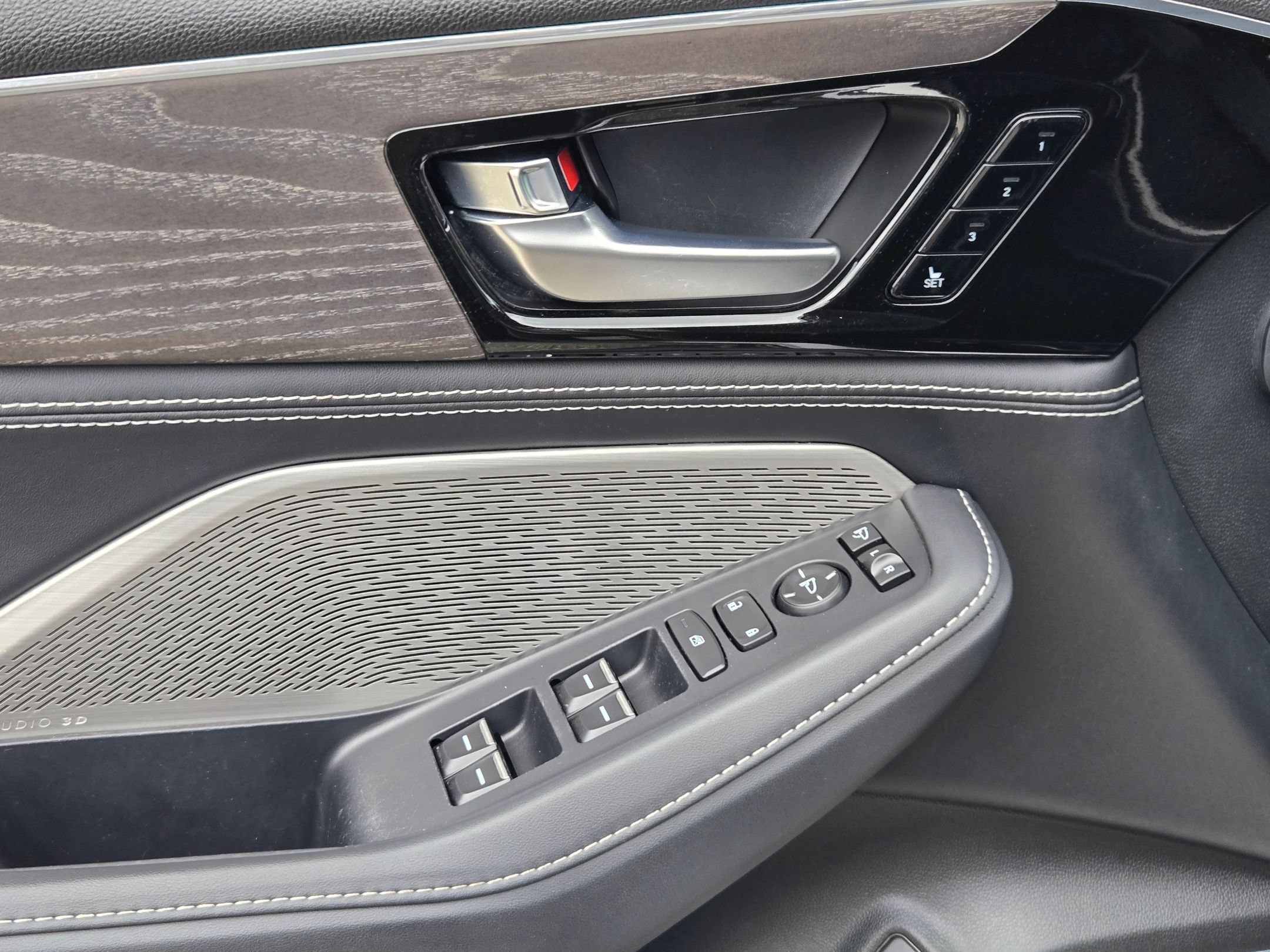 Certified 2022 Acura MDX SH-AWD w/ Advance Package image 12